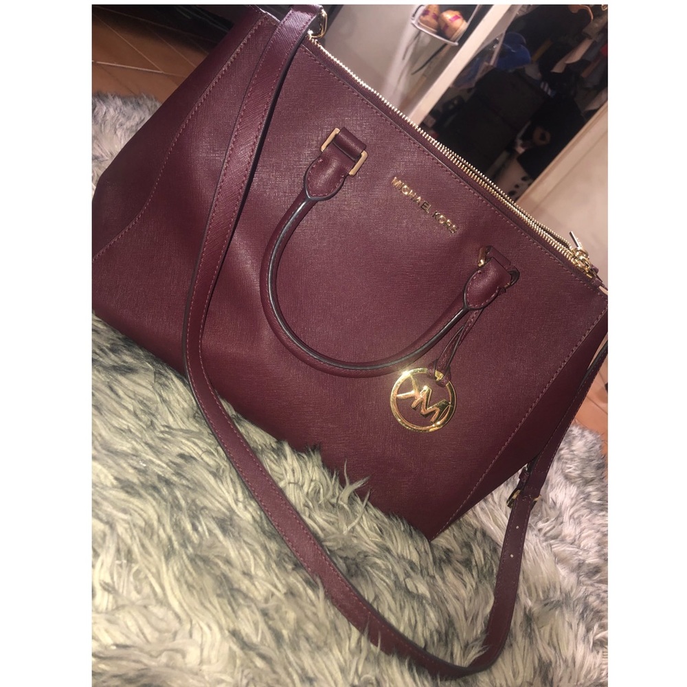 Maroon Michael Kors Savannah handbag